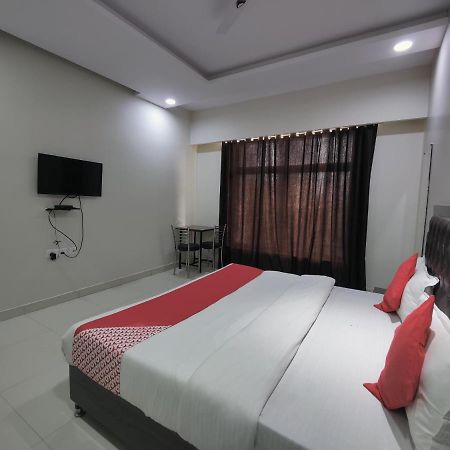 Hotel Kailash Mansarovar And Banquet Hall 巴雷利 外观 照片