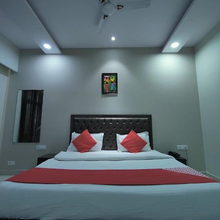 Hotel Kailash Mansarovar And Banquet Hall 巴雷利 外观 照片