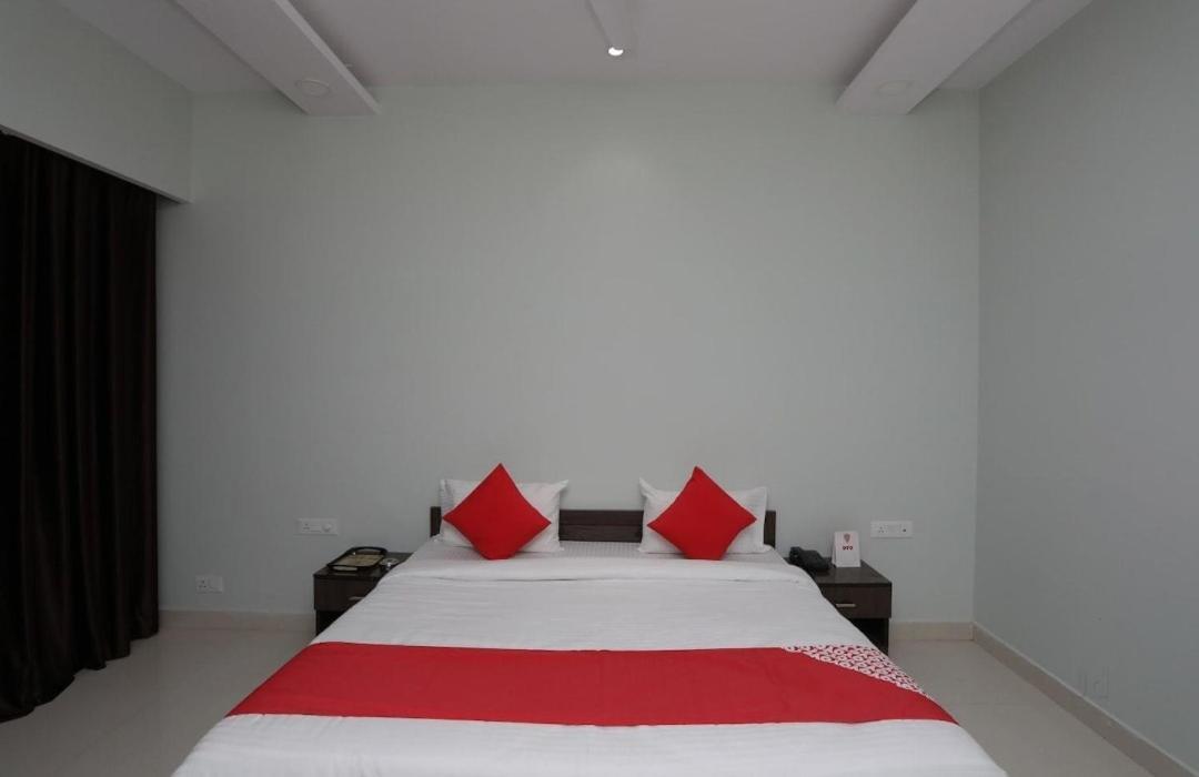 Hotel Kailash Mansarovar And Banquet Hall 巴雷利 外观 照片