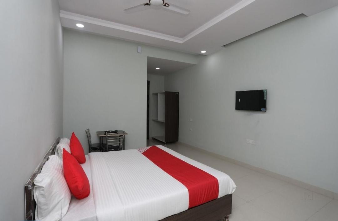 Hotel Kailash Mansarovar And Banquet Hall 巴雷利 外观 照片