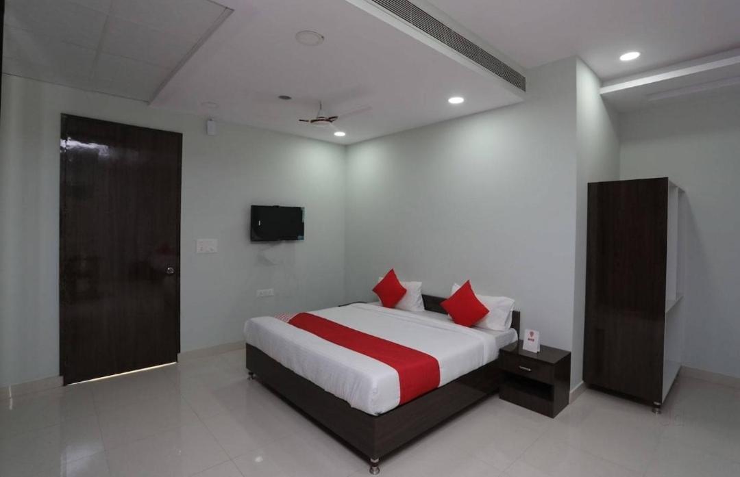 Hotel Kailash Mansarovar And Banquet Hall 巴雷利 外观 照片