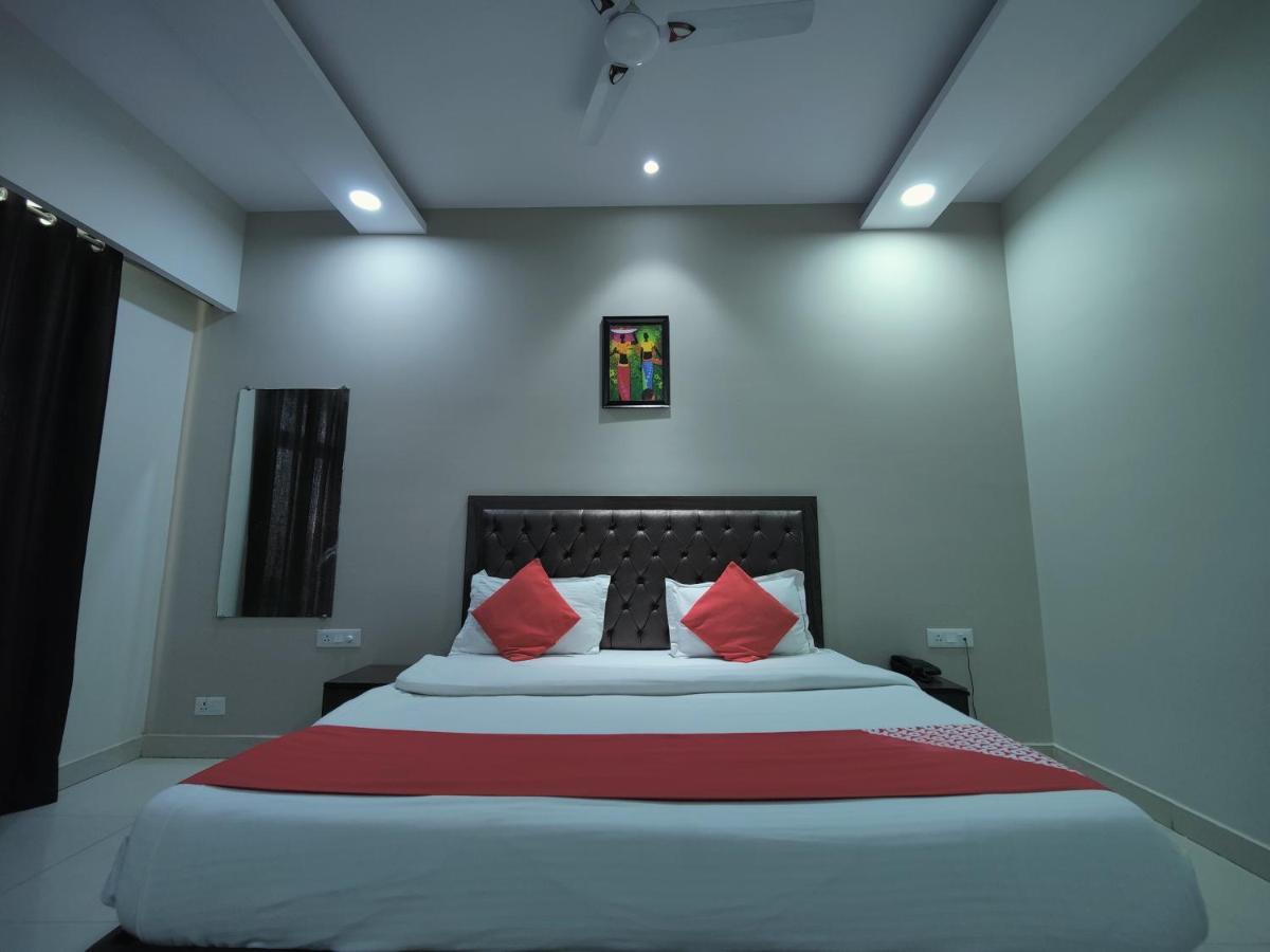Hotel Kailash Mansarovar And Banquet Hall 巴雷利 外观 照片